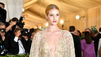 Rosie Huntington-Whiteley zakládá vlastní kosmetickou značku! Rosie Huntington-Whiteley zakládá vlastní kosmetickou značku!