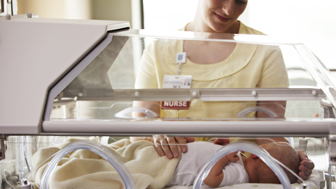 Vešel se do dlaně, dnes už váží přes 3 kg! Dojemný příběh nejmenšího miminka na světě Vešel se do dlaně, dnes už váží přes 3 kg! Dojemný příběh nejmenšího miminka na světě