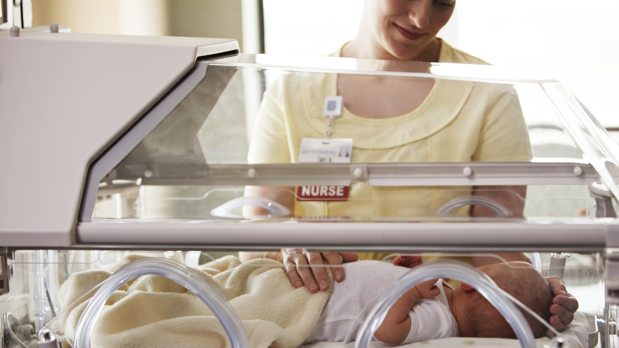 Vešel se do dlaně, dnes už váží přes 3 kg! Dojemný příběh nejmenšího miminka na světě