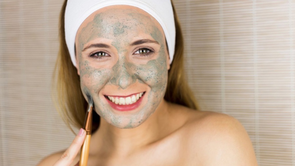 Peeling je vhodný nejen na obličej, ale i celé tělo. Efektivně pokožku zbaví všech odumřelých buněk a dodá jí tak hebkost a mladistvý vzhled.
Peeling je vhodný nejen na obličej, ale i celé tělo. Efektivně pokožku zbaví všech odumřelých buněk a dodá jí tak hebkost a mladistvý vzhled.
