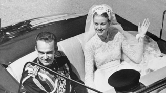 Grace Kelly ve svatvebních šatech 