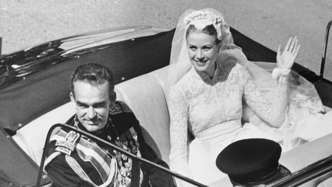 Grace Kelly ve svatvebních šatech 