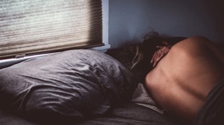 Nejen zvířátka, ale i lidé se ukládají k zimnímu spánku: Tipy, jak neusnout za chůze!