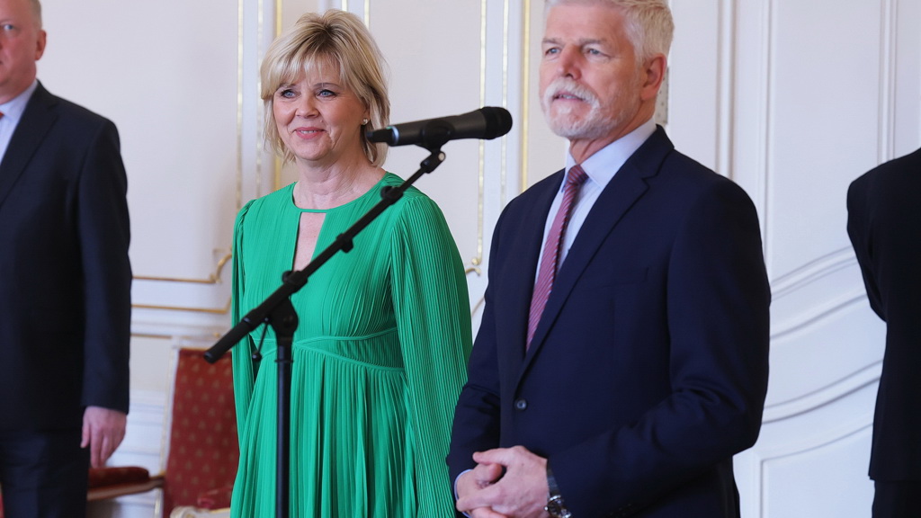 První dáma je ozdobou našeho prezidenta
První dáma je ozdobou našeho prezidenta