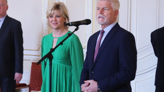 První dáma je ozdobou našeho prezidenta
První dáma je ozdobou našeho prezidenta