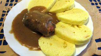 Kuchyně byla prostá, těžká. Ale chutná. Ostatně, pro mnohé se nic za 30 let nezměnilo.

