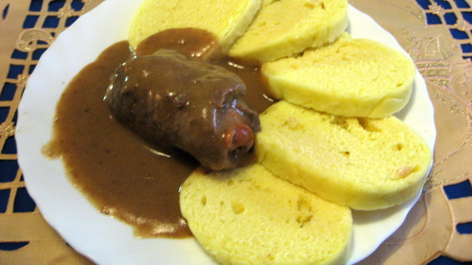 Kuchyně byla prostá, těžká. Ale chutná. Ostatně, pro mnohé se nic za 30 let nezměnilo.
