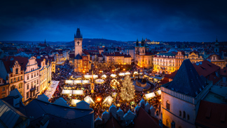 Adventní trhy 2025: Kam a kdy se můžete podívat v Česku i v zahraničí