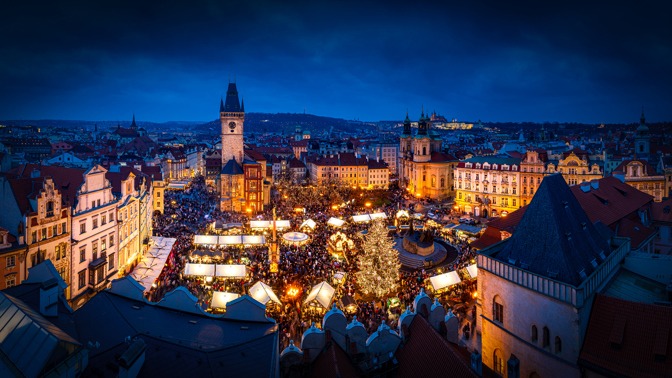 Adventní trhy 2025: Kam a kdy se můžete podívat v Česku i v zahraničí