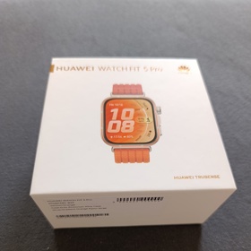 Jak už jsme zvyklí, hodinky Huawei Watch Fit 5 Pro mají nejen elegantní design, ale i praktické balení.