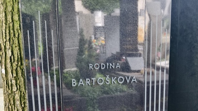 FOTO: Hrob Jiřího Bartošky.