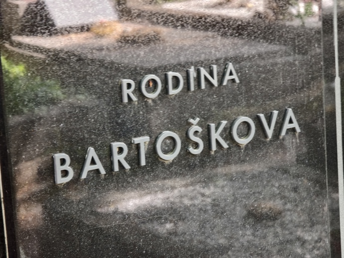 Hrob Jiřího Bartošky. 