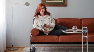 Eva miluje jednoduchost funkcionalismu, ale srdcem jí vládne jemnost a elegance: Bydlení, které vypráví nejeden příběh Eva miluje jednoduchost funkcionalismu, ale srdcem jí vládne jemnost a elegance: Bydlení, které vypráví nejeden příběh