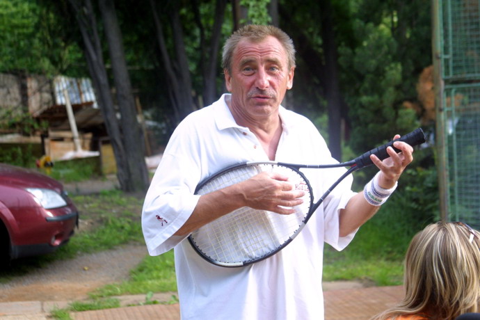 Tenis je hercova celoživotní láska. 