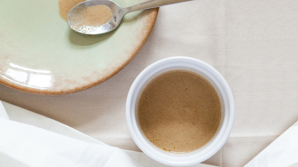 V jednoduchosti je krása (a taky chuť): Vyzkoušejte tahini omáčku jen ze 3 ingrediencí V jednoduchosti je krása (a taky chuť): Vyzkoušejte tahini omáčku jen ze 3 ingrediencí