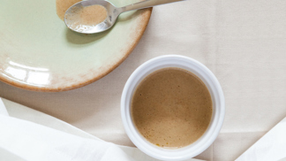 V jednoduchosti je krása (a taky chuť): Vyzkoušejte tahini omáčku jen ze 3 ingrediencí