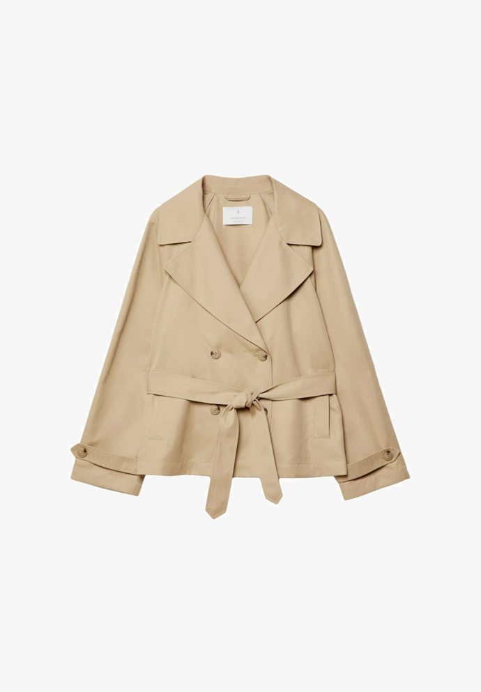 Krátká trenčkotová bunda, Stradivarius, 799 Kč