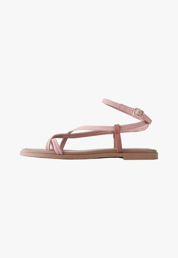 Páskové sandály wide fit, Next, 1130 Kč