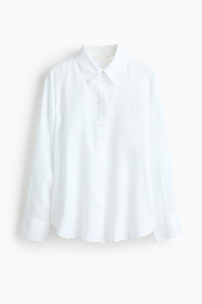 Lněnou košili koupíte i u značky H&M.Vyjde vás na 749 Kč.
