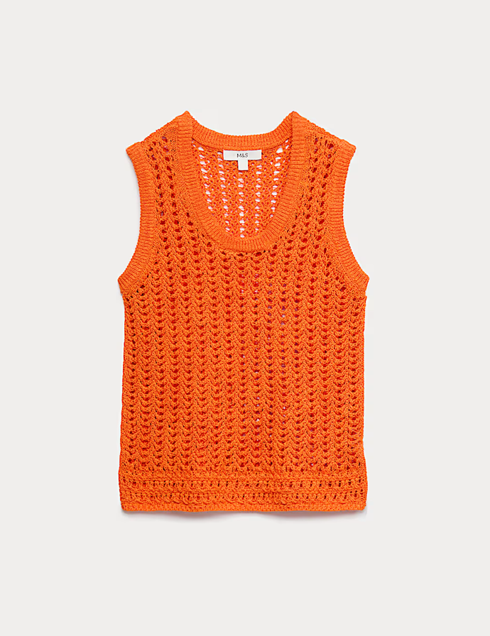 Pletené tílko v háčkovaném stylu  s oválným výstřihem a vysokým podílem bavlny, Marks&Spencer, 799 Kč