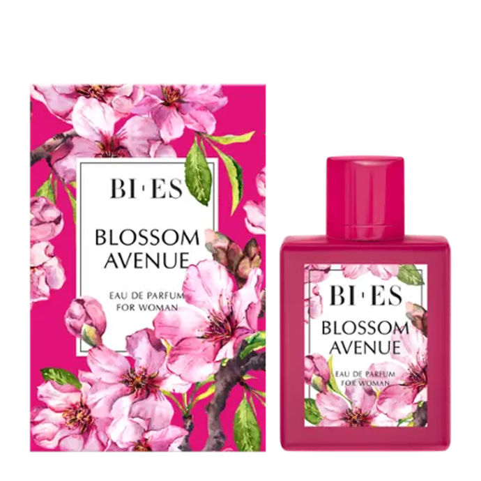 Parfém Blossom Avenue od značky Bi-es je oderní, orientálně-dřevitá vůně, která je vhodná pro každodenní nošení. Hlavu parfému tvoří hruška, liči a mandarinka, srdce tvoří mango, papyrus, růže a základ parfému je z tónů karamelu, pačuli, tonkových bobů a vanilky. Parfém je k mání za 239 Kč.