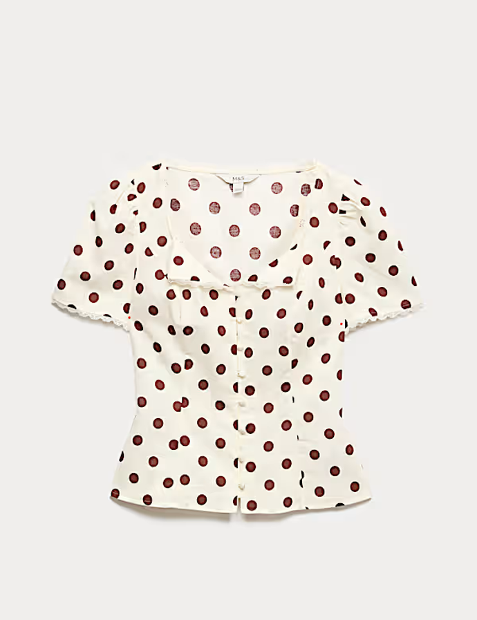 Puntíkovaný propínací top s krajkou, Marks&Spencer, 1099 Kč