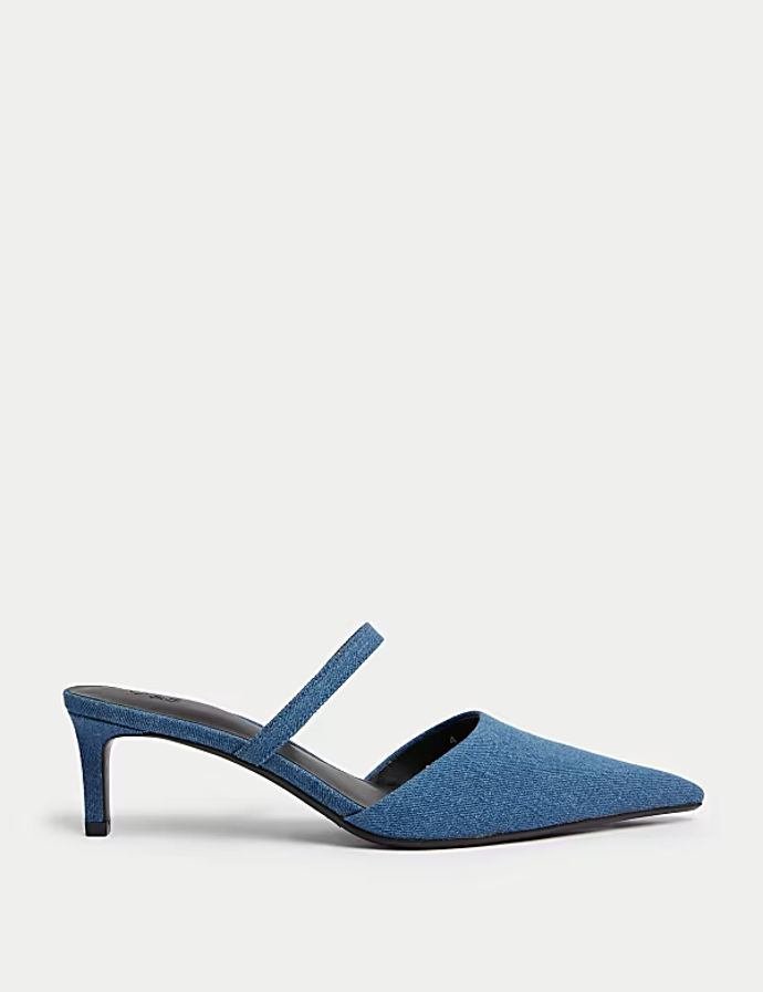 Džínové špičaté pantofle na nízkém podpatku, Marks&Spencer, 1299 Kč