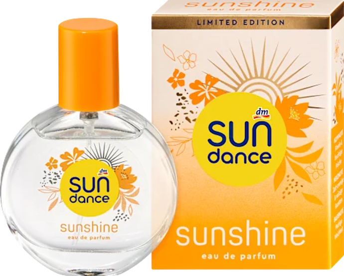 Parfémovaná voda Sunshine od značky dm SUNDANCE nabízí květinovou vůni, která se otevírá svěžími, ovocnými tóny v hlavě. Ty plynule přecházejí do jemně krémového a kořeněného srdce. Základ vůně pak tvoří pudrová jemnost, která zanechává pocit léta  a slunečních paprsků na pokožce. Parfém pořídíte za 199 Kč.