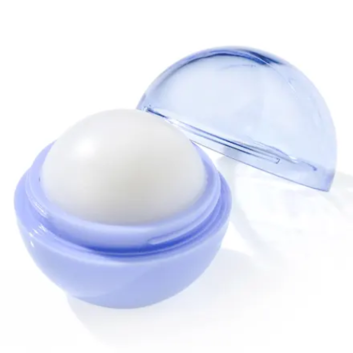 Tuhý parfém In My Spring Bubble v balzámu od značky trend !t up vaši pokožku zahalí do sladké jarní vůně. Díky svému praktickému balení je ideální na cesty a vejde se do každé kabelky. Tuhý parfém se snadno nanáší a je skvělým společníkem pro osvěžení vůně během dne. Veganské složení je navíc šetrné k pokožce a přináší příjemný pocit. Parfém je v nabídce za 89,90 Kč