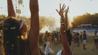 Jak se obléct na letní festival? Přinášíme tipy na nejvíce trendy outfity v boho i rockerském stylu Jak se obléct na letní festival? Přinášíme tipy na nejvíce trendy outfity v boho i rockerském stylu
