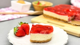 Recepty podle Marianne: Jak vykouzlit neodolatelné jahodové cheesecake řezy Recepty podle Marianne: Jak vykouzlit neodolatelné jahodové cheesecake řezy