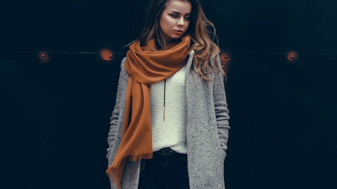 Oversized a maxi kousky jsou populární u žen napříč generacemi. Nabízí pohodlí a styl. 
