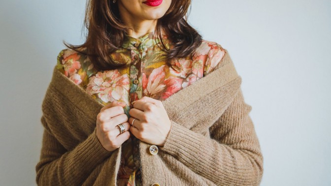 Kardigan místo saka – jak vytvořit elegantní look?