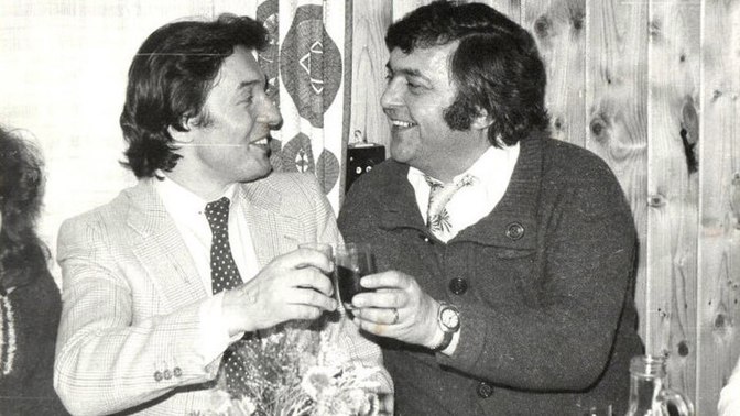 Staré fotografie celebrit často odhalují tváře, které bychom dnes poznávali jen velmi těžko. Právě retro účesy, dobová móda a dětské rysy dělají z podobných hádanek skvělou zábavu pro každého fanouška showbyznysu.
Staré fotografie celebrit často odhalují tváře, které bychom dnes poznávali jen velmi těžko. Právě retro účesy, dobová móda a dětské rysy dělají z podobných hádanek skvělou zábavu pro každého fanouška showbyznysu.