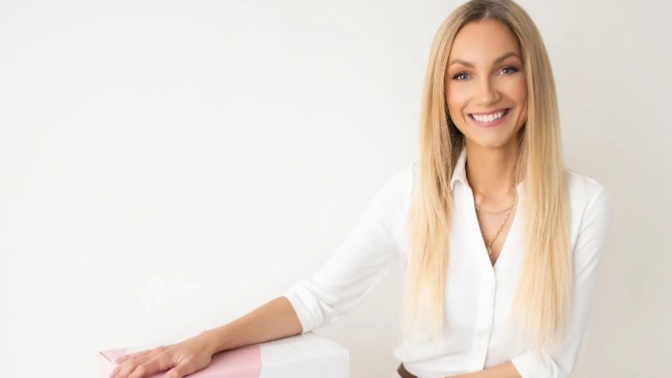 Úklidová influencerka Kateřina Brožová učí ženy uklízet tak, aby nebyly otroky domácnosti.
