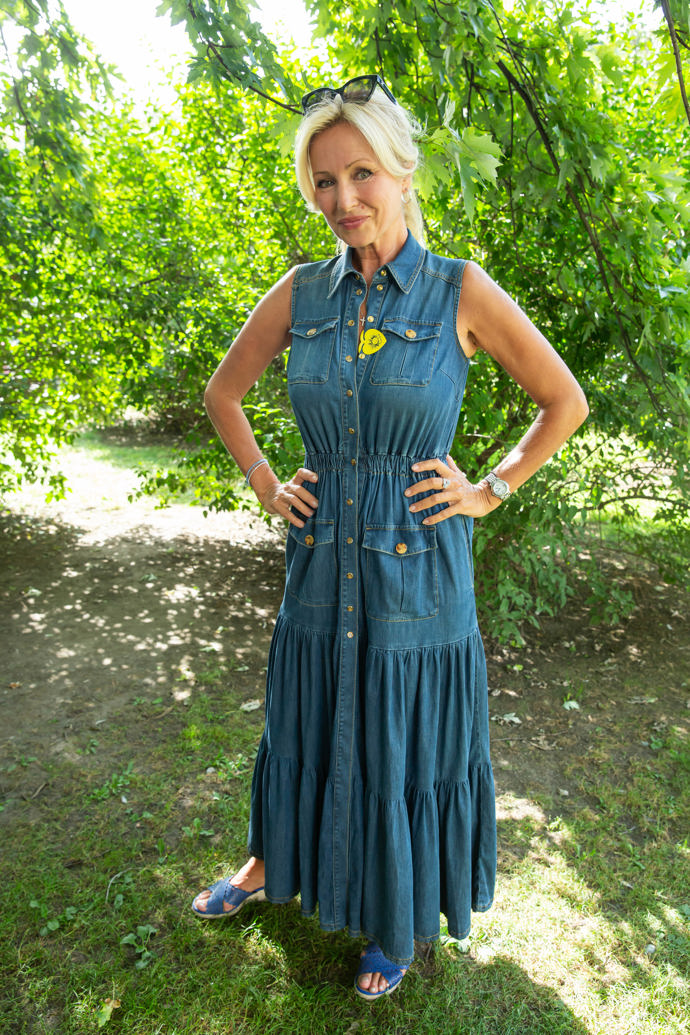 V teplém počasí Kateřina Brožová sází na modely bez rukávů.