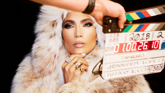 JLo se v novém videoklipu předvádí ve špercích za miliony