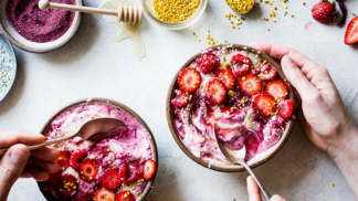 Misky plné vitamínů aneb 5 receptů na smoothie bowls