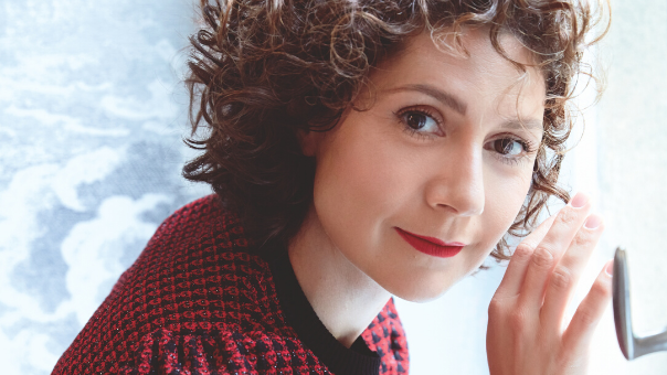 MARTHA ISSOVÁ: Režisérova holka