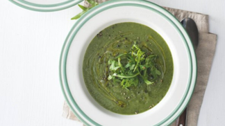Recept proti jarní únavě: Cuketová polévka s rukolou