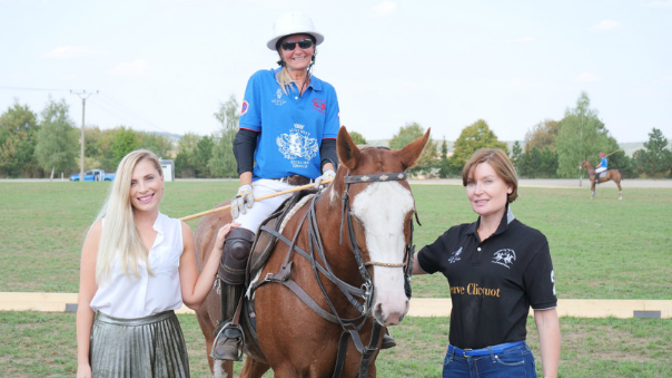 Sport pro aristokraty: Nina Popová chce naučit Čechy koňské pólo Sport pro aristokraty: Nina Popová chce naučit Čechy koňské pólo