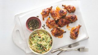 Recept: Kuřecí paličky se salátem coleslaw