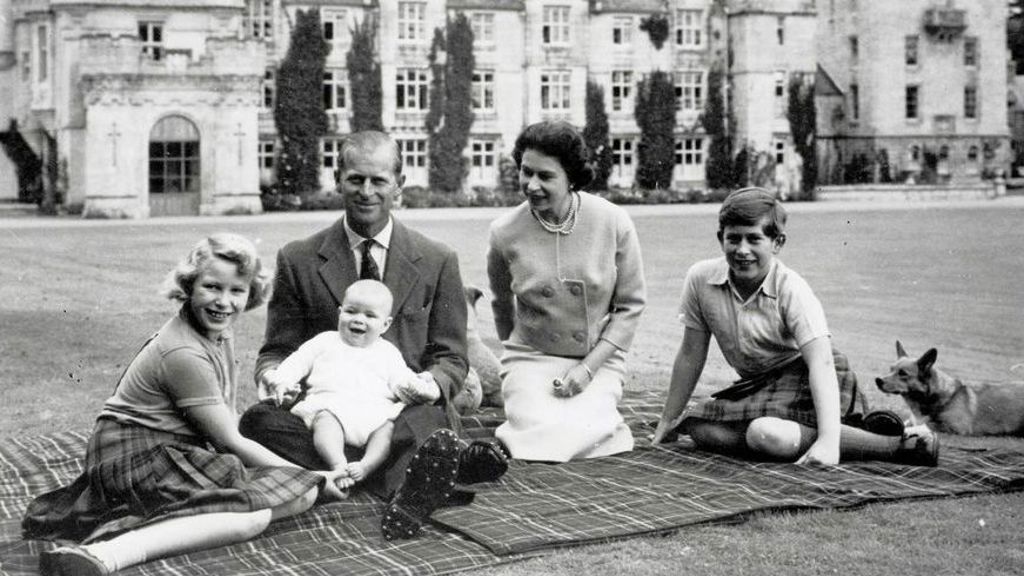 Královská fotogalerie: Život nejdéle vládnoucí panovnice na britském trůnu Královská fotogalerie: Život nejdéle vládnoucí panovnice na britském trůnu