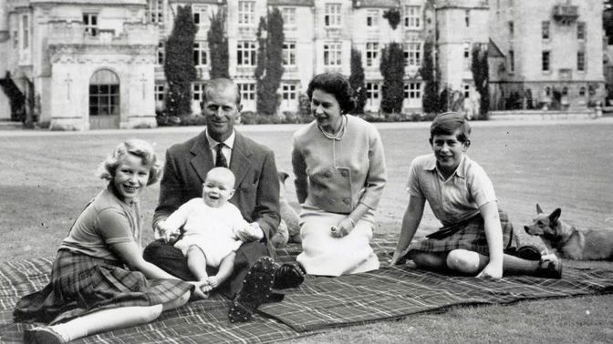 Královská fotogalerie: Život nejdéle vládnoucí panovnice na britském trůnu Královská fotogalerie: Život nejdéle vládnoucí panovnice na britském trůnu
