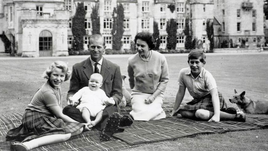 Královská fotogalerie: Život nejdéle vládnoucí panovnice na britském trůnu