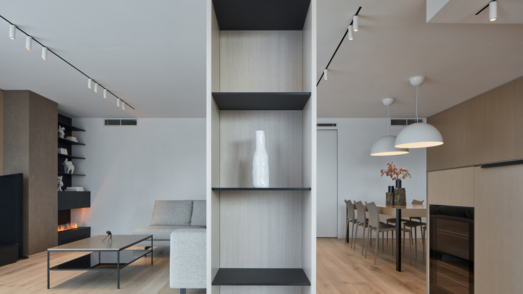 Minimalistický byt s Žižkovskou věží v obýváku Minimalistický byt s Žižkovskou věží v obýváku