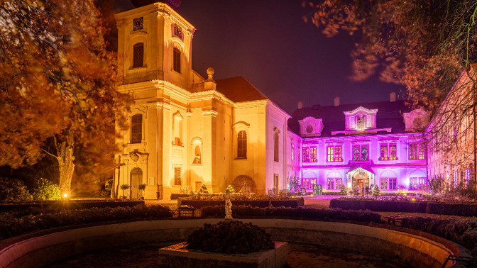 Sto let českých Vánoc na zámku Loučeň vás přenese do pohádkového světa tradic