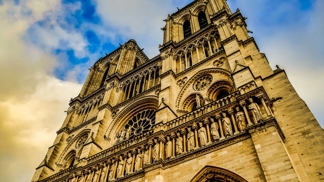 Pařížská katedrále Notre dame má za sebou pohnutý osud

