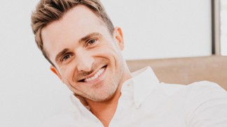 Vztahový poradce a kouč osobnostního rozvoje Matthew Hussey.
