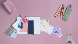 Vaše album může mít mnoho podob i velikostí. Jeho základní verzi pro nás vyrobila designérka Radka Vyplašilová a výsledek její práce můžete shlédnout v březnovém vydání Marianne Bydlení. V prodeji je od 6. 2. do 11. 3. 2020.
